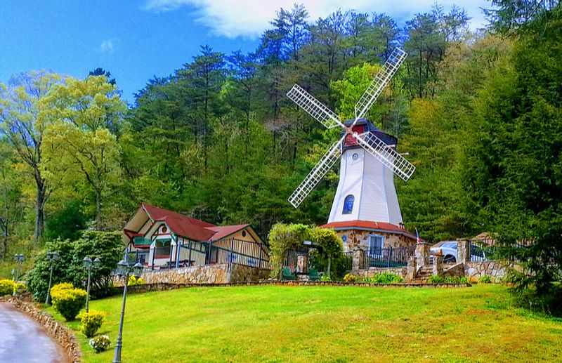 Nacoochee Valley: Scenic Beauty That Takes Your Breath Away