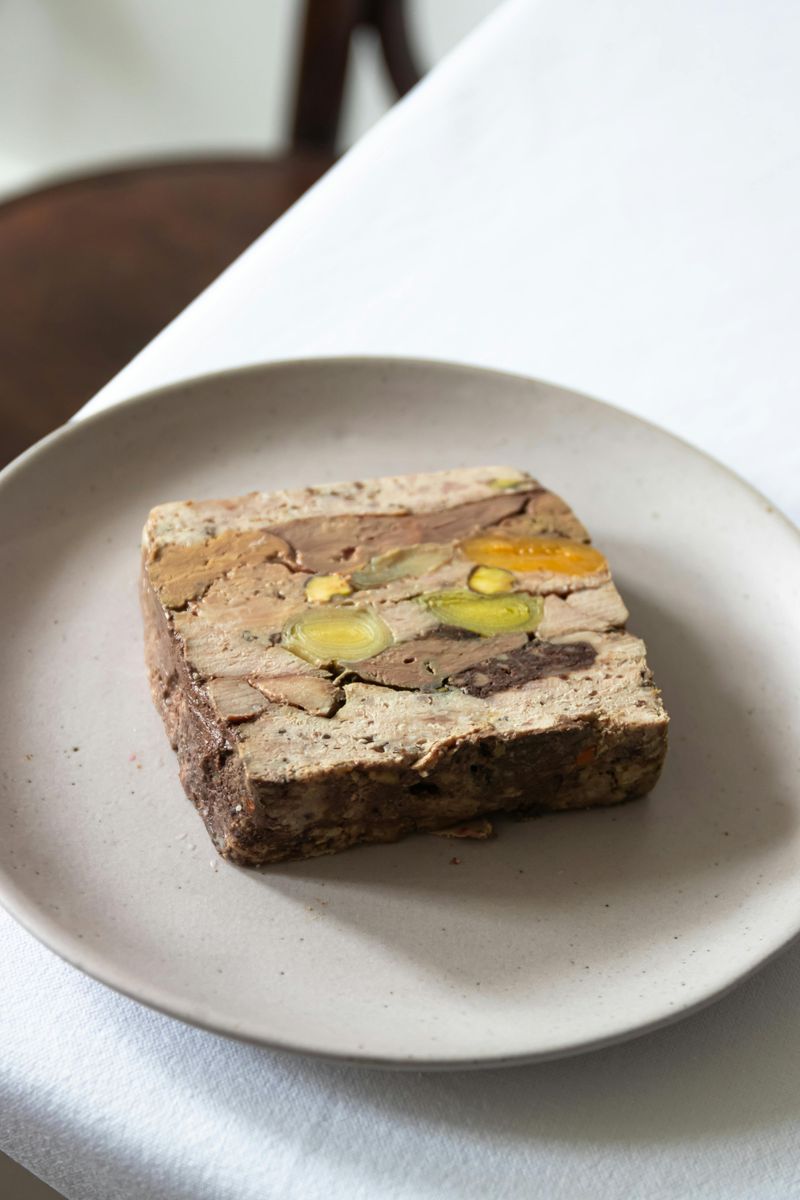 21 foods people only defend because someone in their family made them really well 3 Meatloaf