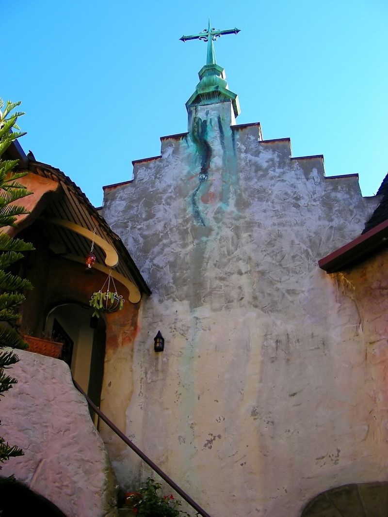 Hand-Painted Murals Hidden Around Every Corner