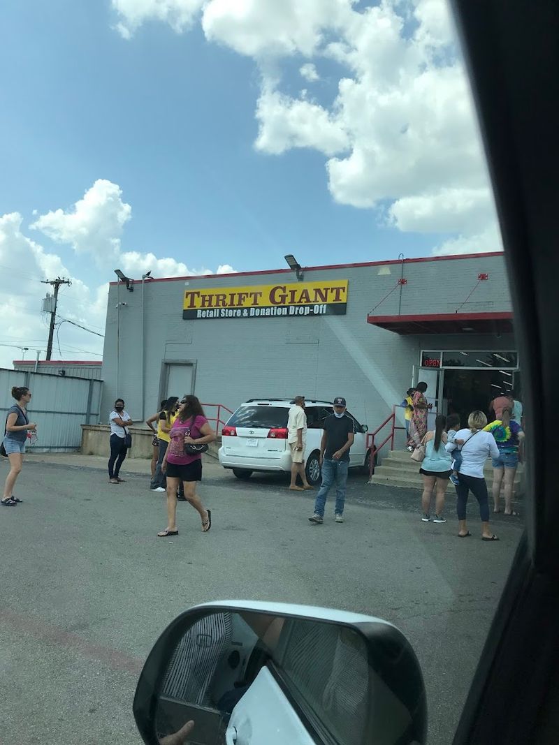 Thrift Giant - Dallas, Texas