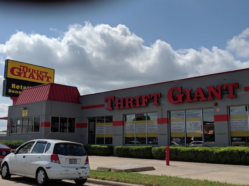 Thrift Giant - Dallas, Texas