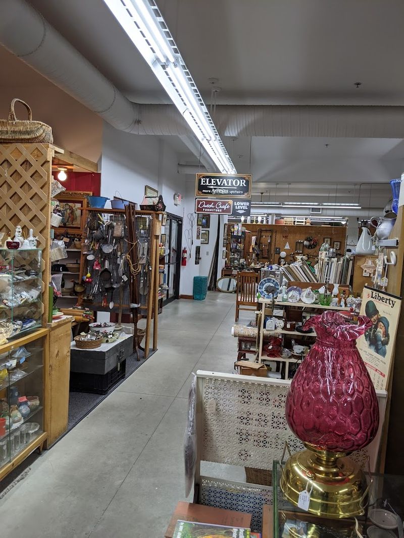 Vintage Clothing and Accessories Worth Trying On