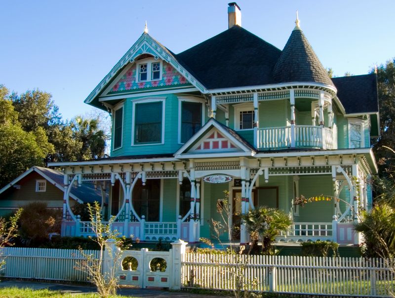 Explore the Historic Duckpond neighborhood