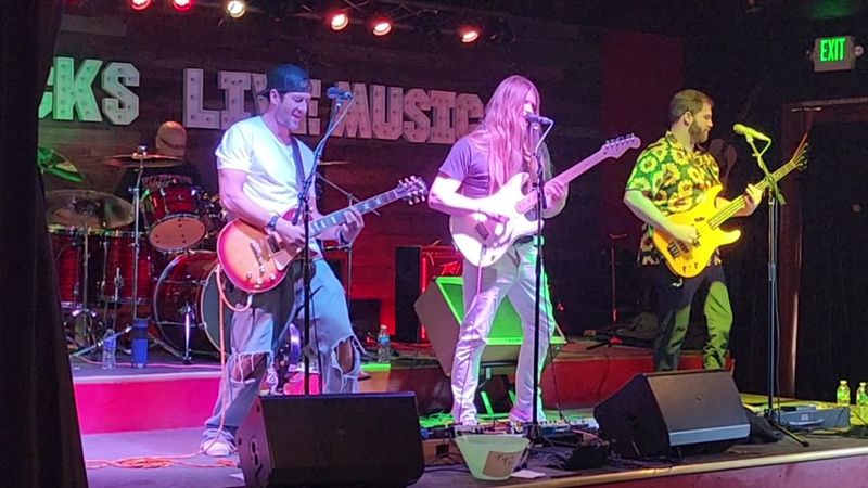 10 Arizona Late-Night Eats Locals Count On When the Night Runs Longer Than Expected 10 Cactus Jack's Bar & Grill - Phoenix, Arizona