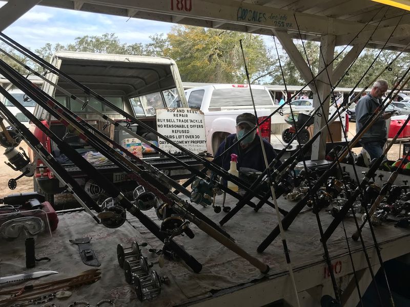 16 huge Florida flea markets you should visit 16 T&W Flea Market - Pensacola, Florida