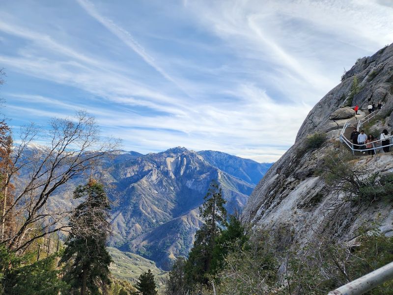 Height Anxiety and the Moro Rock Experience