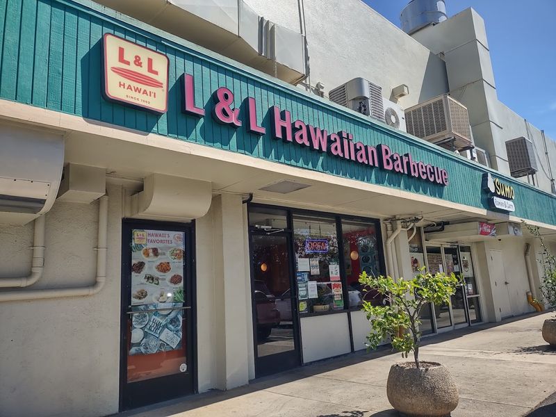 L&L Hawaiian Barbecue - Honolulu, Hawaii