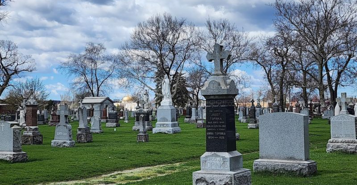 11 haunting 19th century cemeteries in Illinois filled with chilling stories and legends