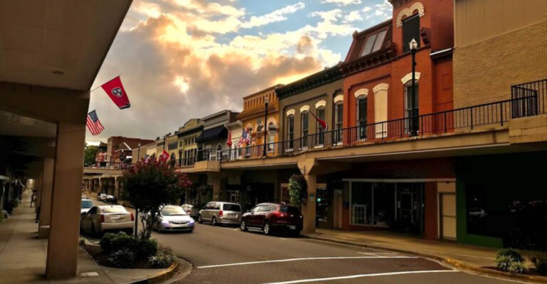 16 towns in Tennessee where living comfortably on $1,200 a month is still possible