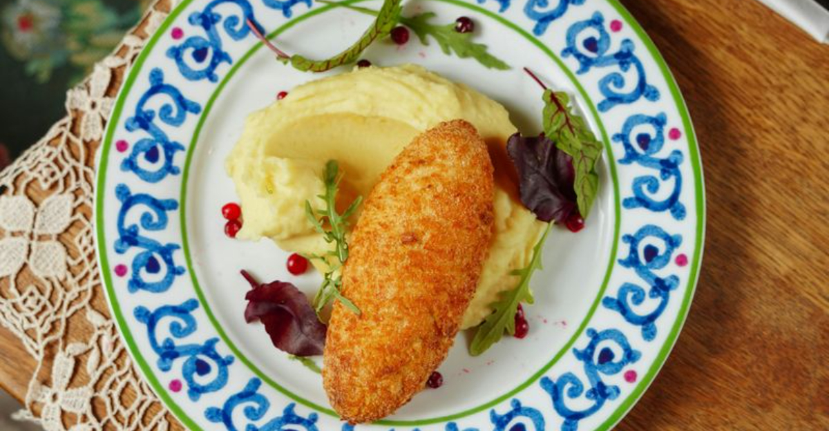 20 Retro American Foods That Felt Fancy Decades Ago but Now Feel Surprisingly Simple