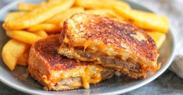 21 Foods Americans Secretly Love Ordering at Diners More Than Fancy Restaurants
