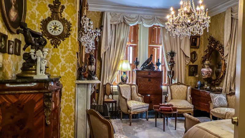22 Lavishly Decorated Rooms Worth Exploring