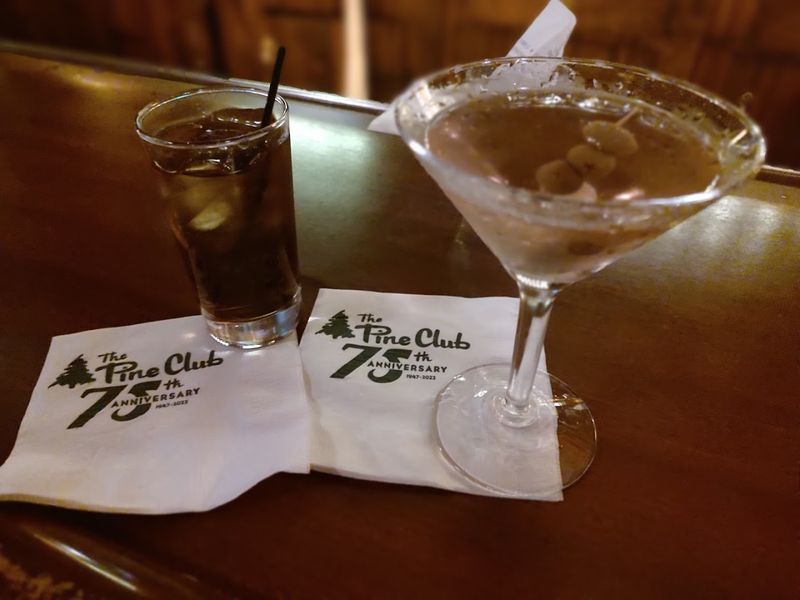 A Bar That Crafts Cocktails the Old-Fashioned Way A Bar That Crafts Cocktails the Old-Fashioned Way