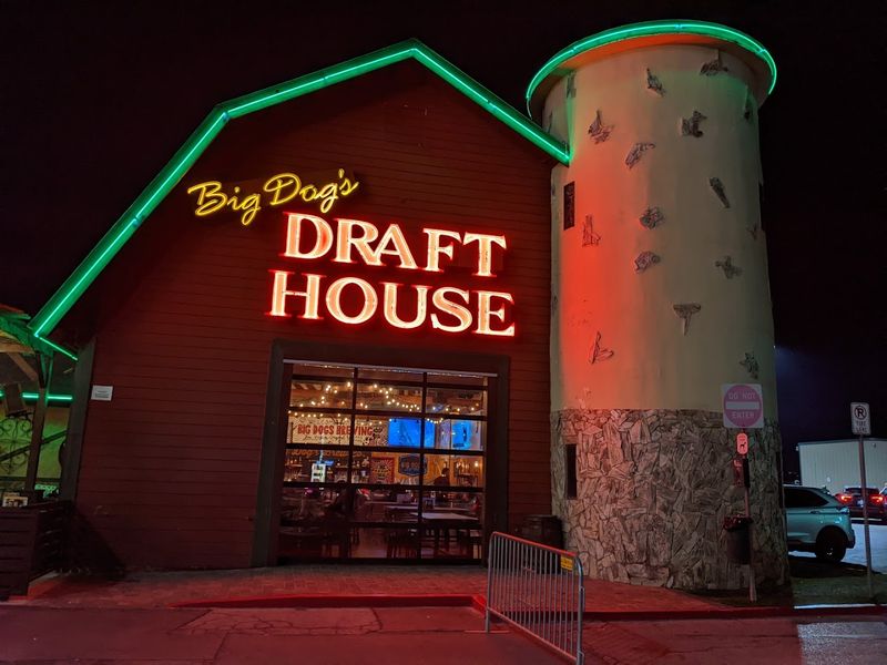 A Barn-Shaped Brewpub Unlike Anything on the Strip A Barn-Shaped Brewpub Unlike Anything on the Strip