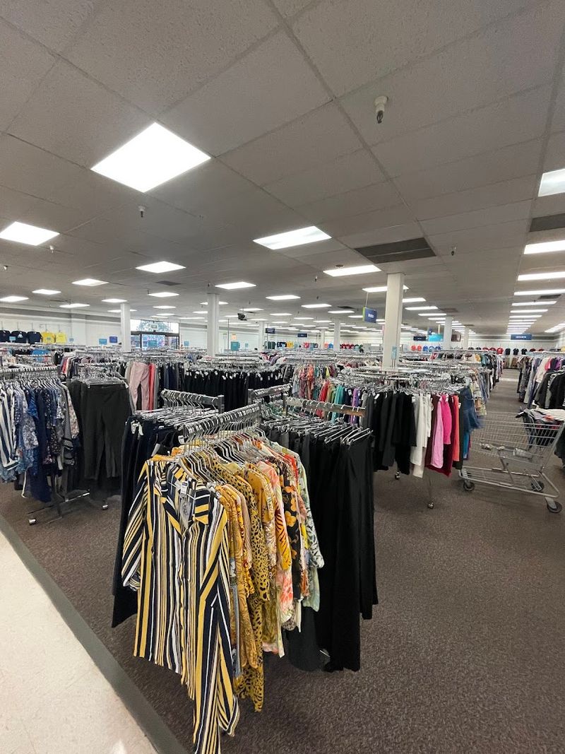 A Calm and Welcoming Shopping Atmosphere