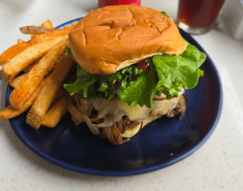 A Chicken Sandwich That Holds Its Own