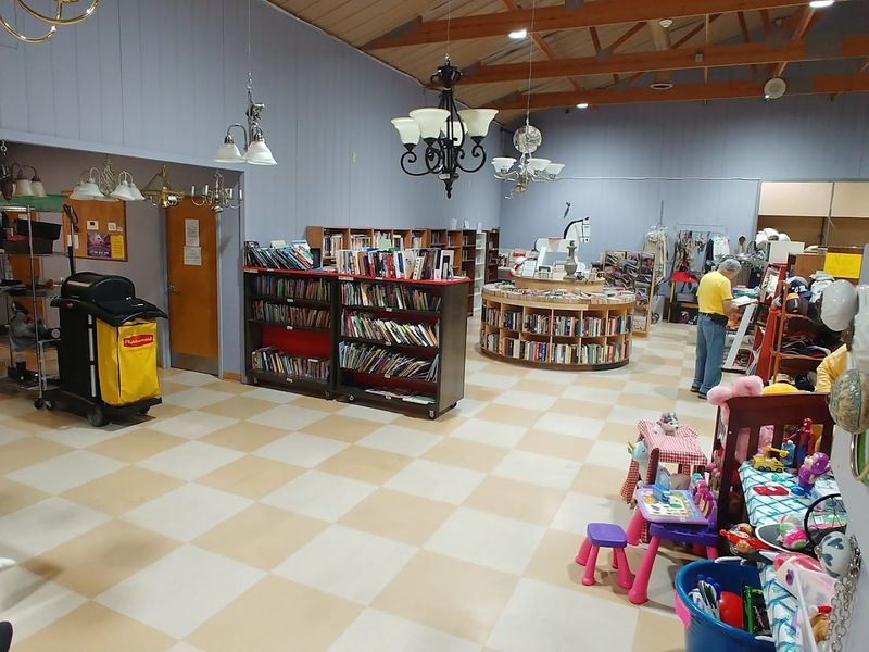 A Clean and Organized Shopping Experience A Clean and Organized Shopping Experience