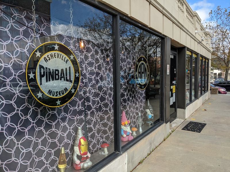 A Convenient Downtown Location Near Shops and Restaurants A Convenient Downtown Location Near Shops and Restaurants