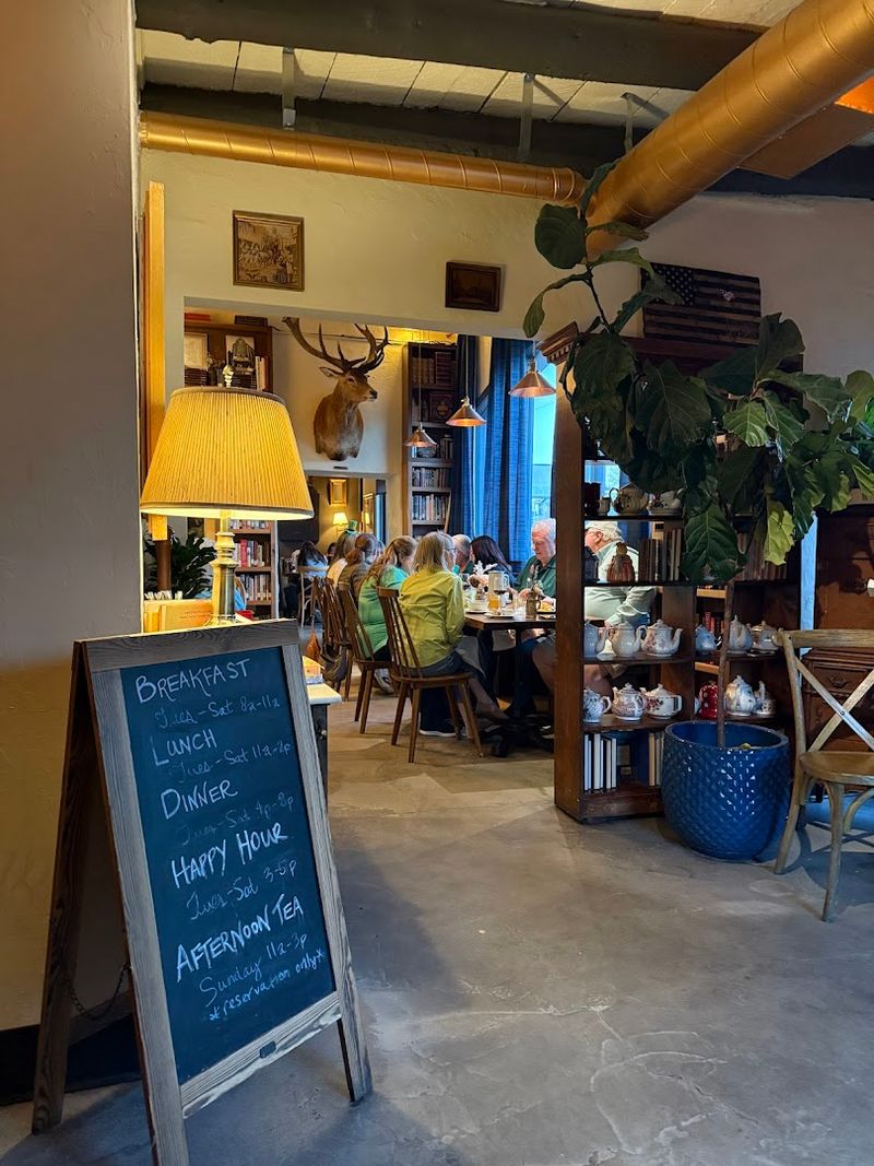 A Cozy Cottage Vibe Perfect for Special Occasions