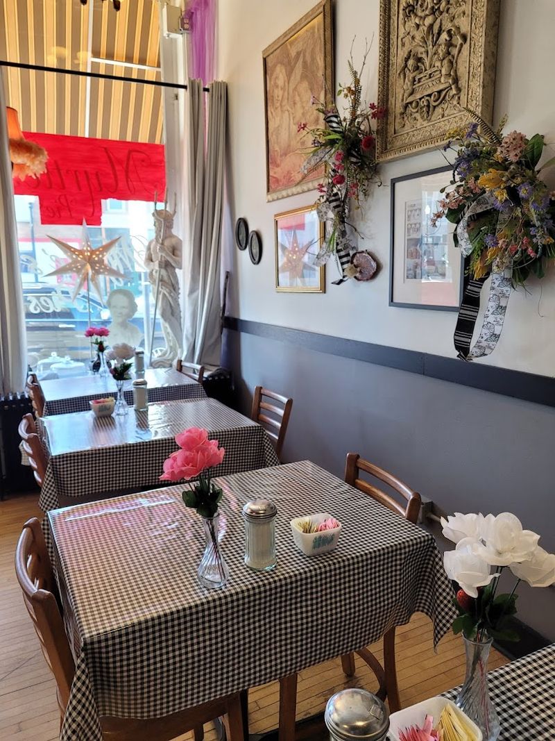 A Cozy, Old-Fashioned Atmosphere That Feels Like Home