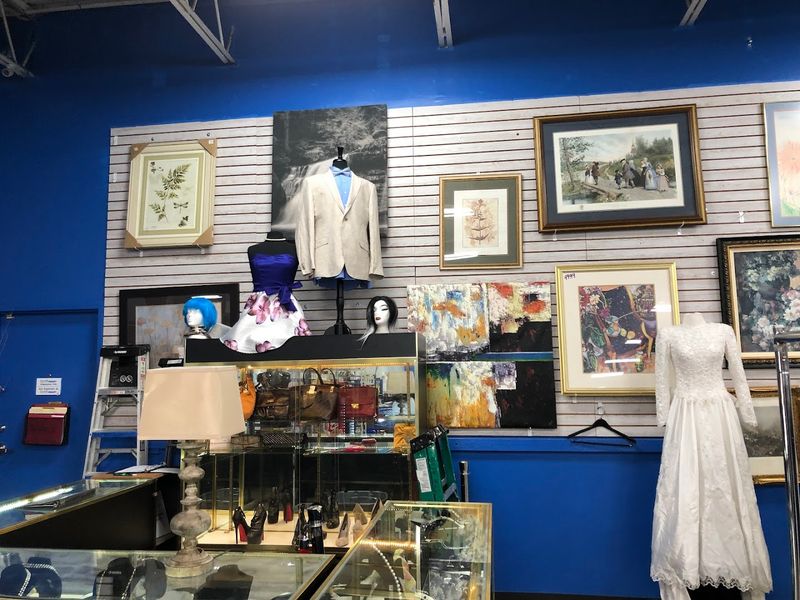 A Creative Goldmine for Artists and Upcyclers