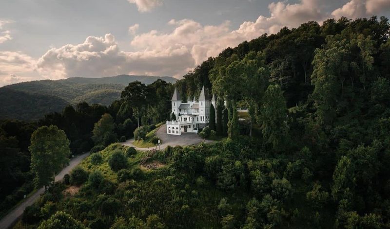 A Fairytale Setting Straight Out of the Mountains