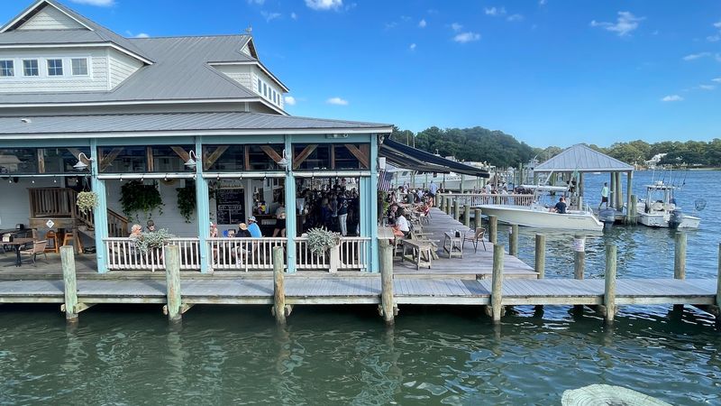 A Family-Friendly Spot That Handles Big Groups Gracefully