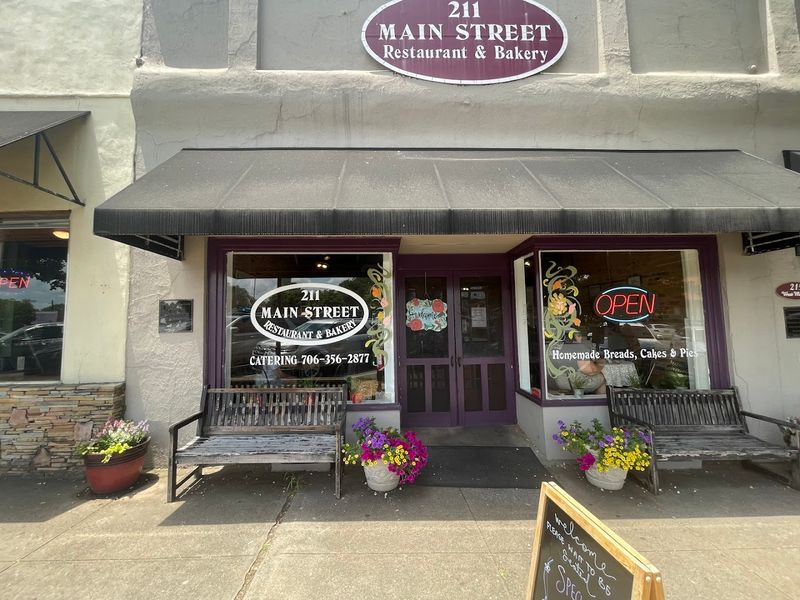 A Hidden Gem With a 4.7-Star Rating and Over 1,100 Reviews