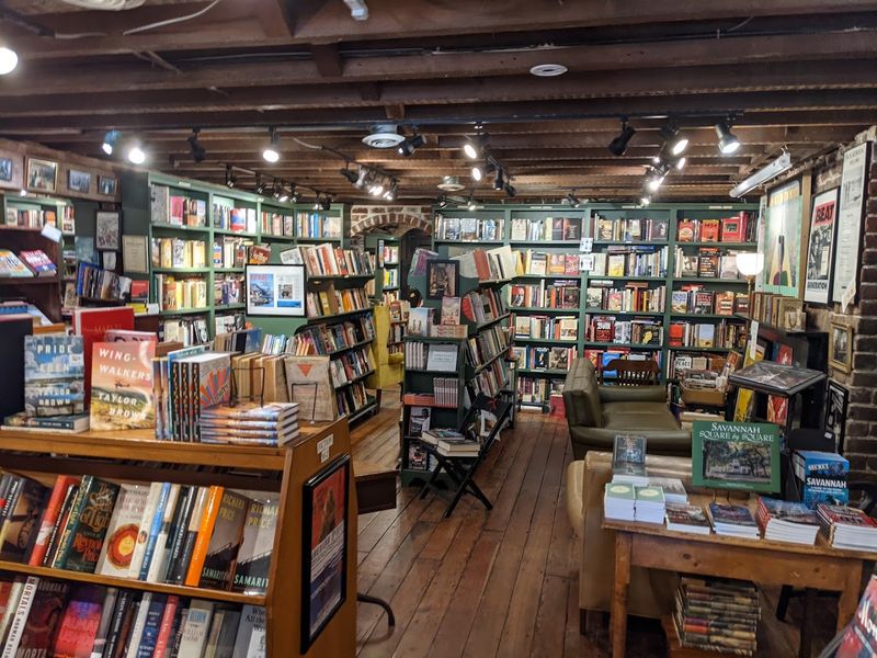 A Labyrinth of Shelves That Rewards the Curious