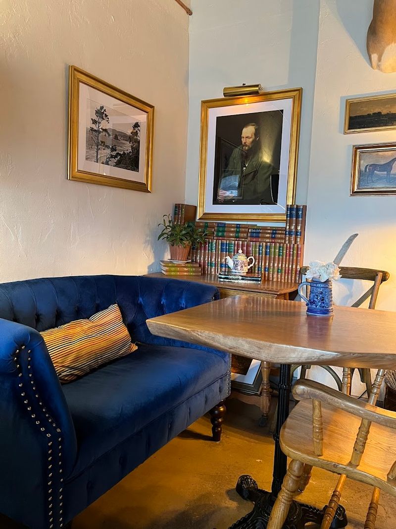 A Library Come to Life: The Literary-Themed Decor