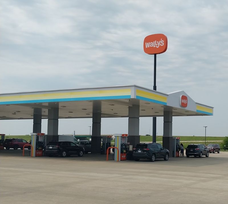 A Massive Fuel Stop With 76 Pumps and Zero Wait Time