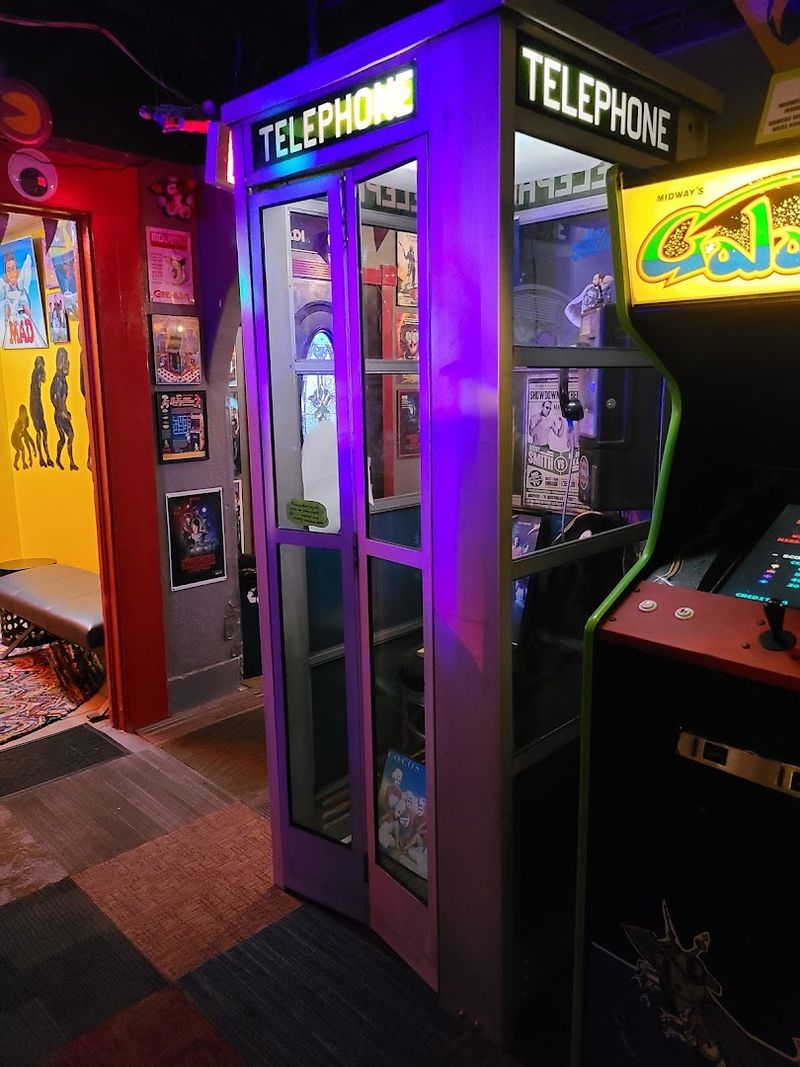 A Nostalgic Atmosphere Filled With 80s Memorabilia and Decor A Nostalgic Atmosphere Filled With 80s Memorabilia and Decor