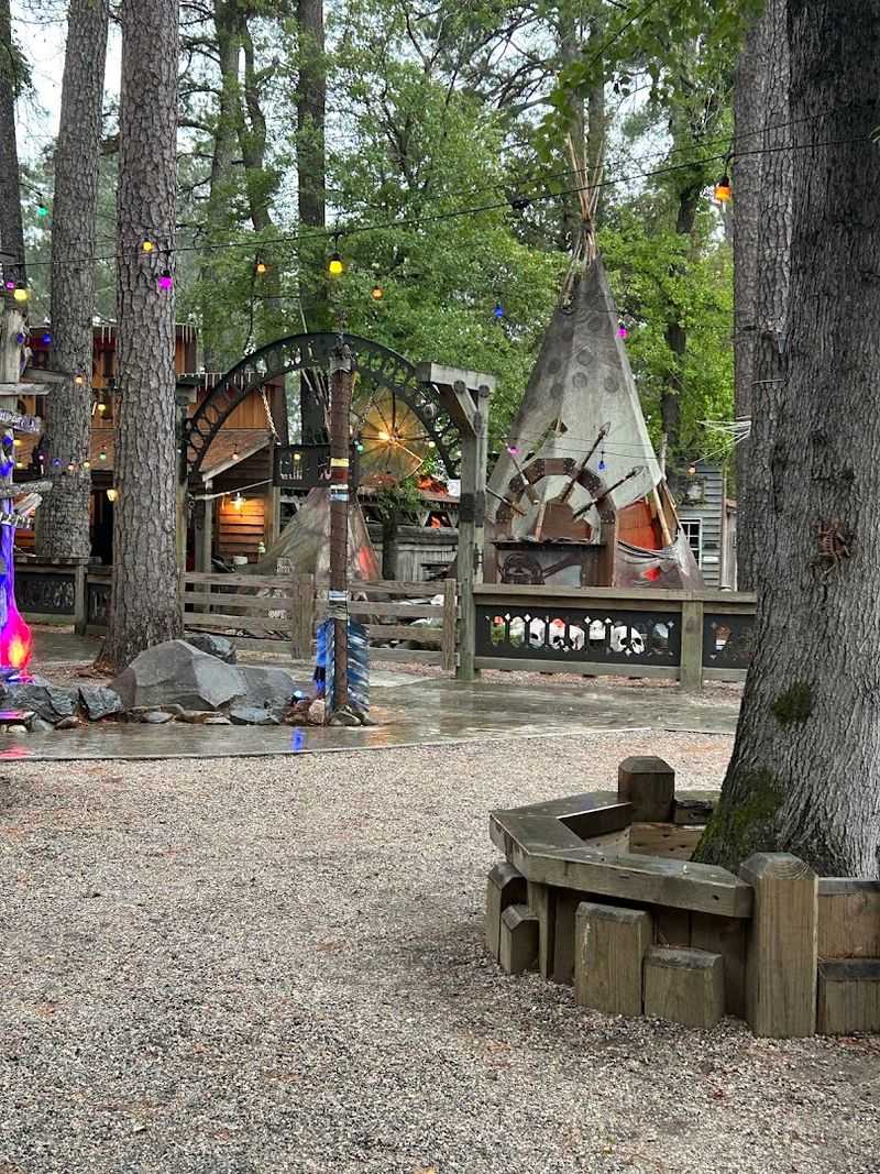 A Playground That Keeps Kids Busy During the Wait A Playground That Keeps Kids Busy During the Wait