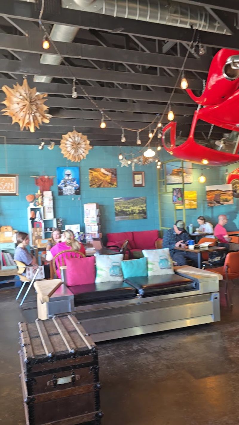 A Retro 60s Atmosphere Straight Out of a Time Capsule