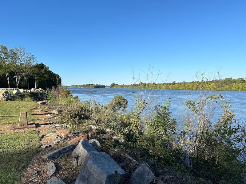 A Riverside Setting That Makes Every Meal Better