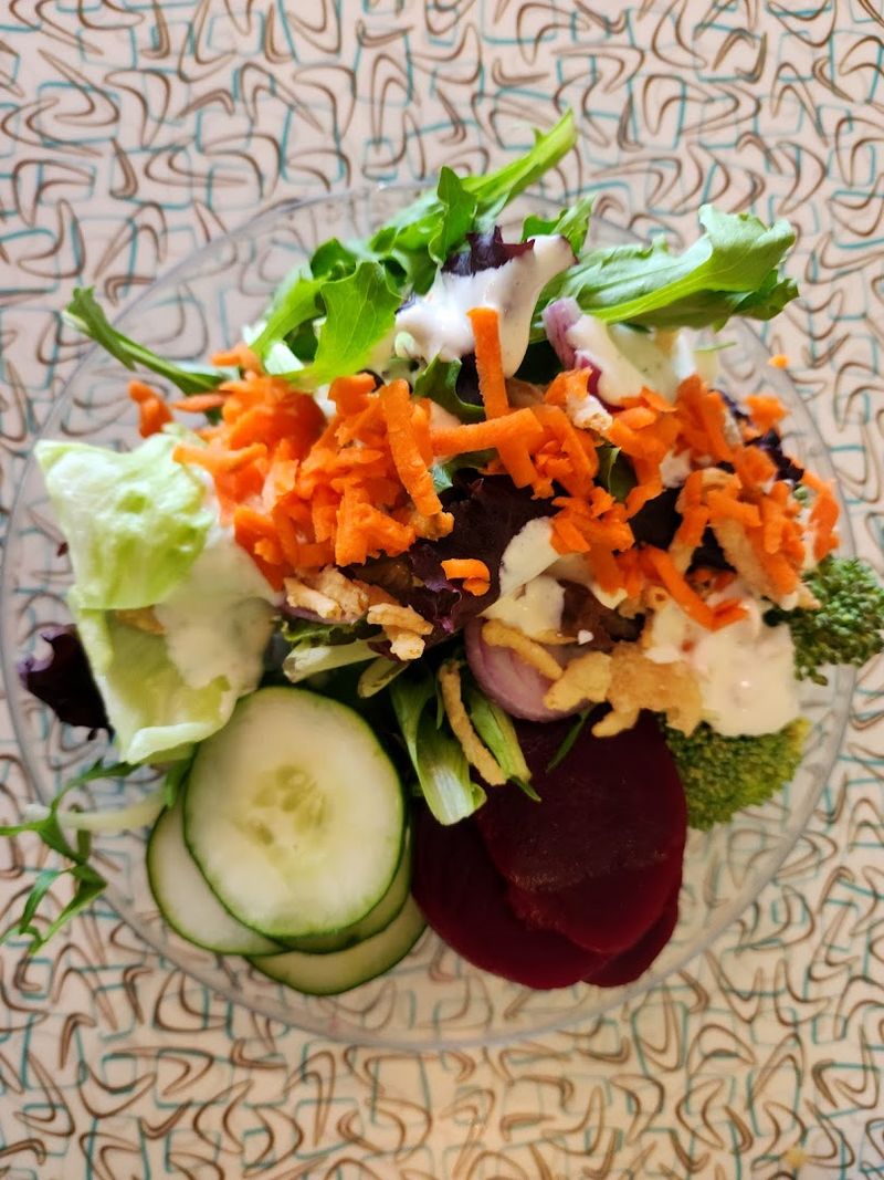 A Salad Bar That Goes Way Beyond the Basics