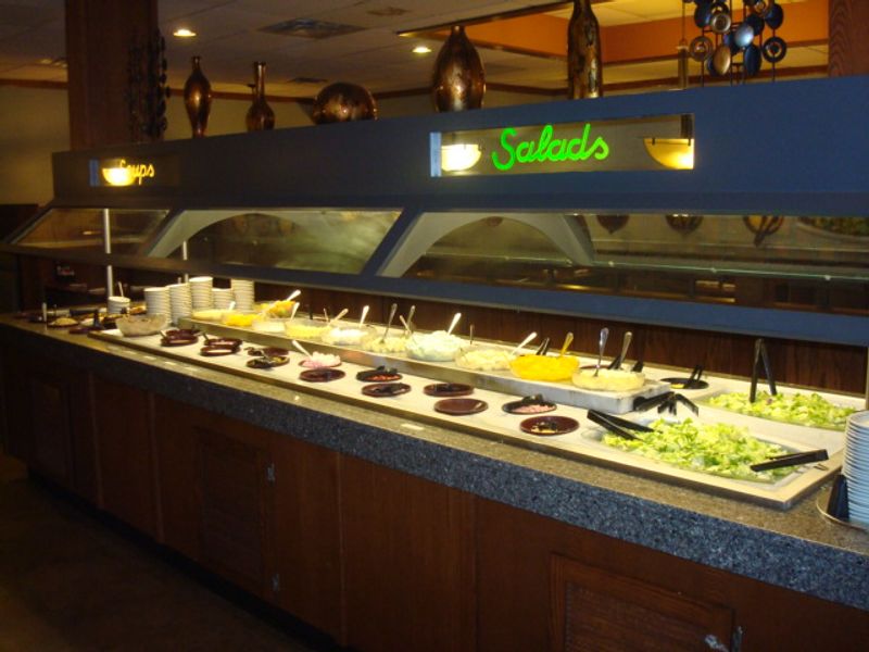 A Salad Bar That Goes Way Beyond the Basics