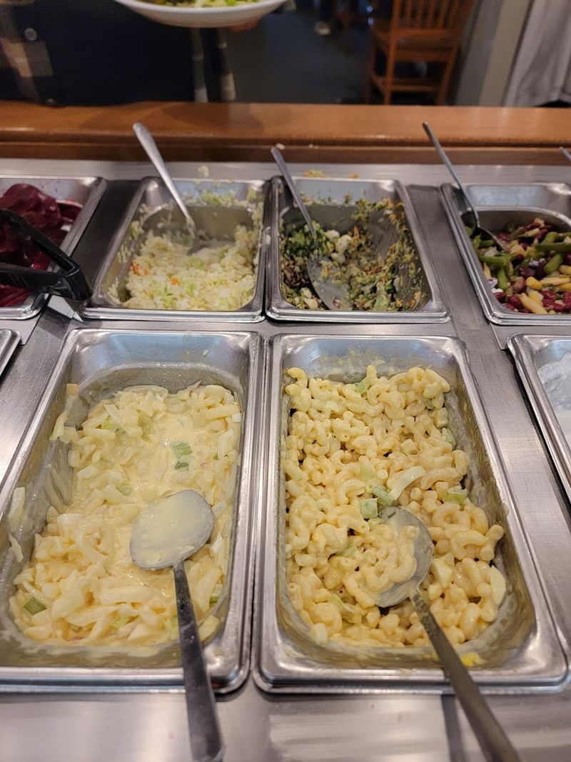 A Salad Bar That Stands Out From the Rest A Salad Bar That Stands Out From the Rest