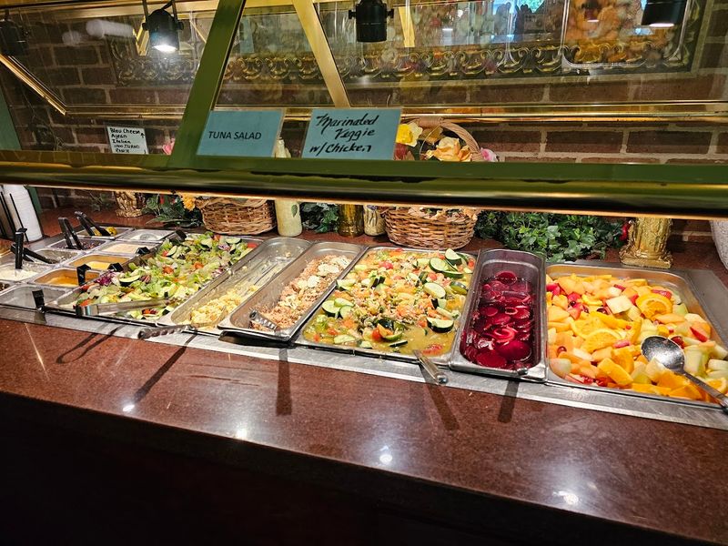 A Salad Bar and Cold Station Worth Exploring A Salad Bar and Cold Station Worth Exploring