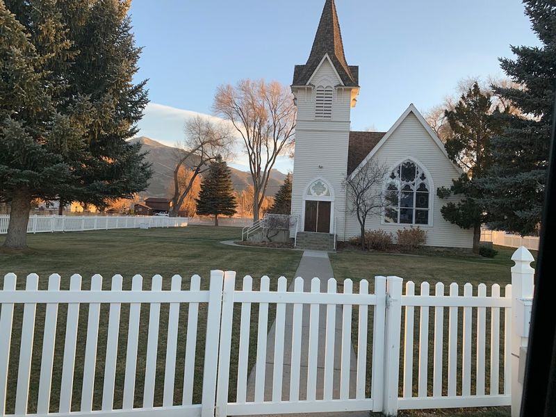A Small-Town Community That Actually Welcomes You