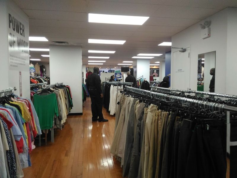 A Store Layout That Is Tight but Totally Navigable