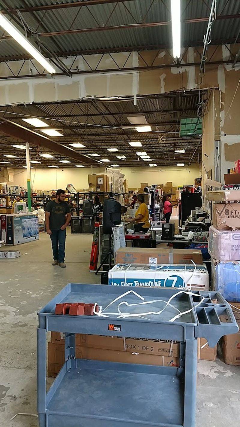 A Store That Supports the Community