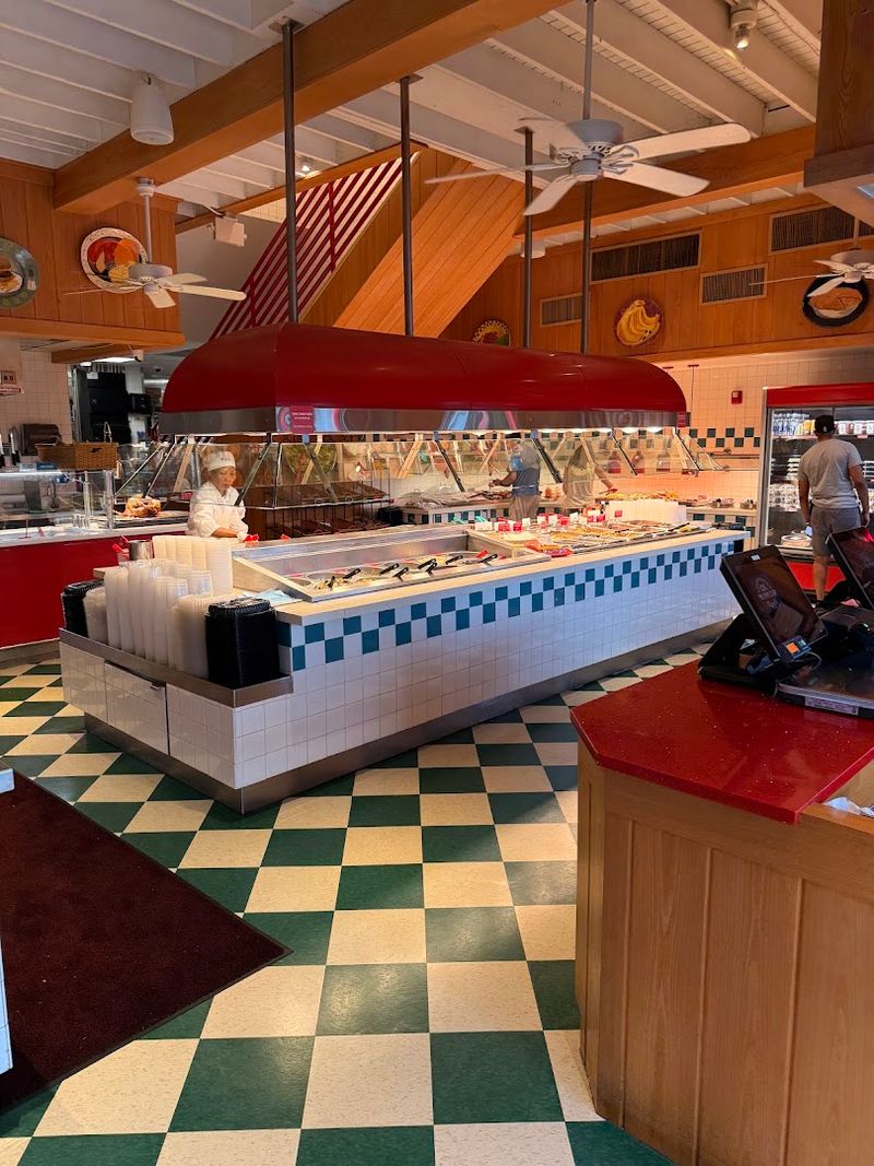A Takeout Counter That Locals Swear By A Takeout Counter That Locals Swear By
