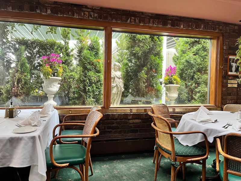 A Timeless Atmosphere That Transports You to Old-World Italy A Timeless Atmosphere That Transports You to Old-World Italy