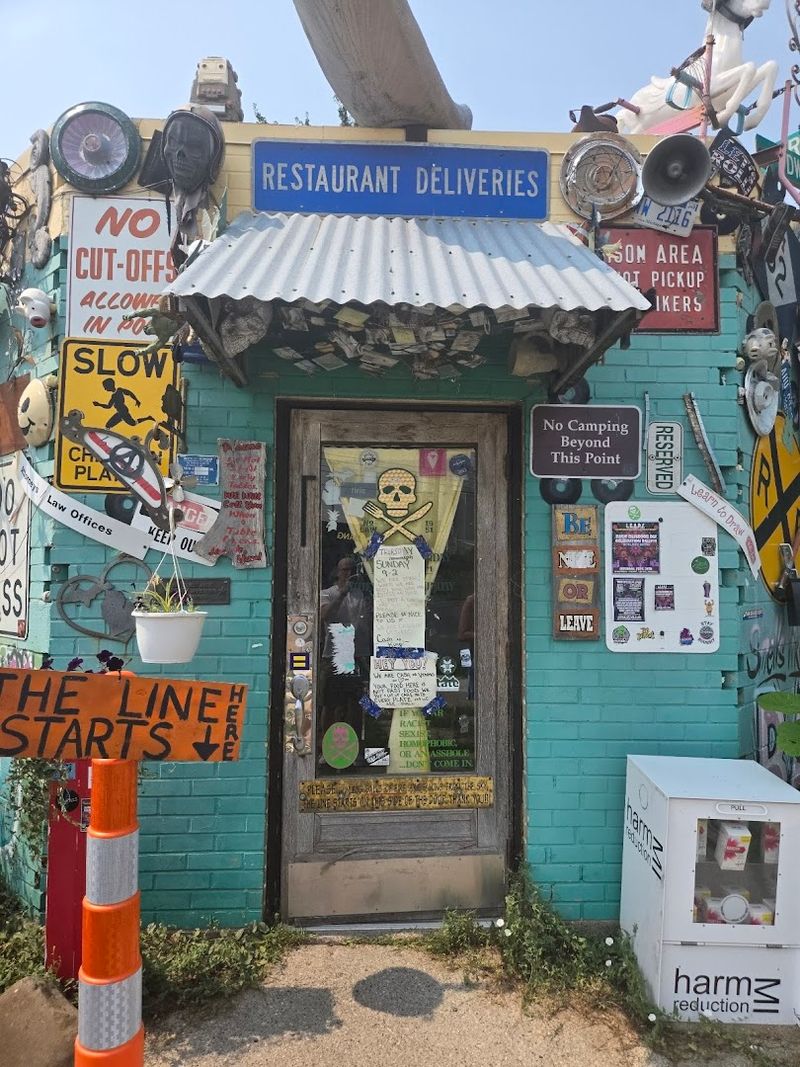 A Tiny Space With an Enormous Personality