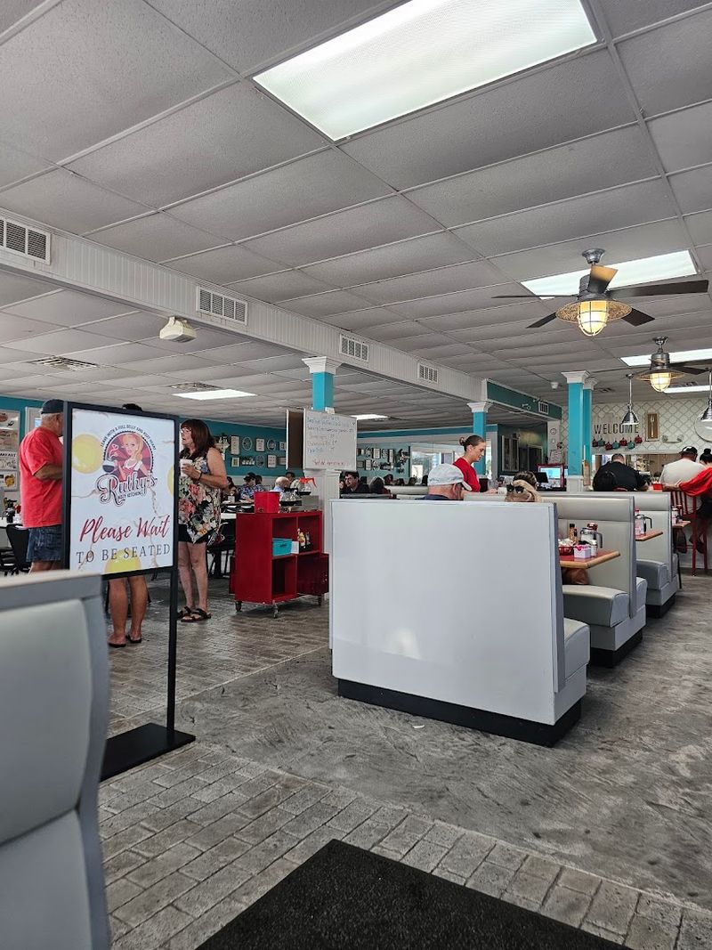 A Wait Staff That Hustles Like No Other Diner You've Visited