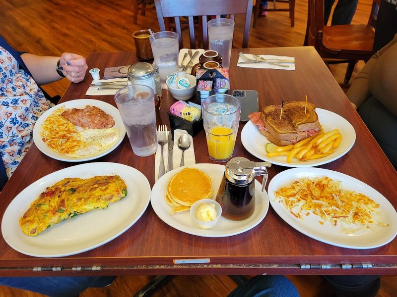 All-Day Menu Means Breakfast and Lunch Whenever You Want