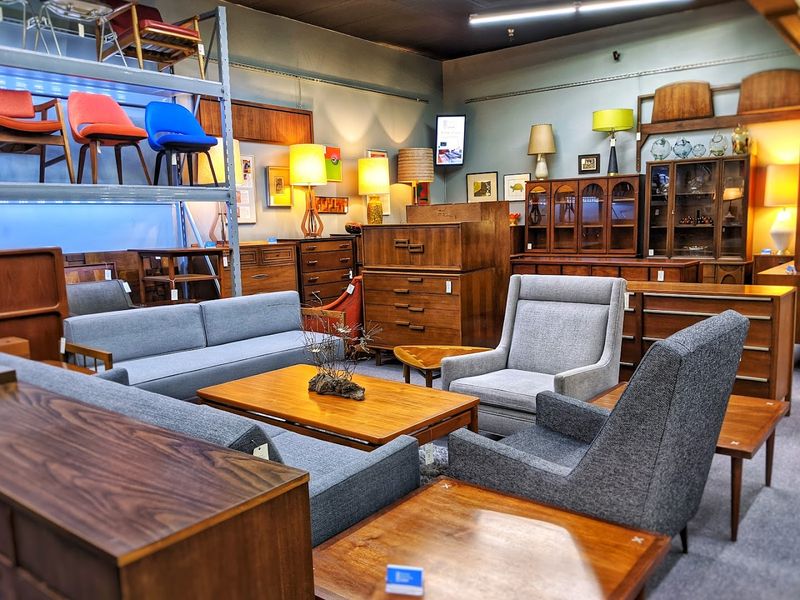 Antique Gallery of Lewisville - Lewisville, Texas