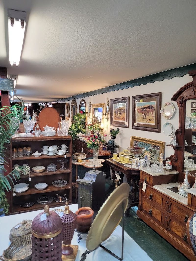 Antique Shopping That Feels Like a Treasure Hunt