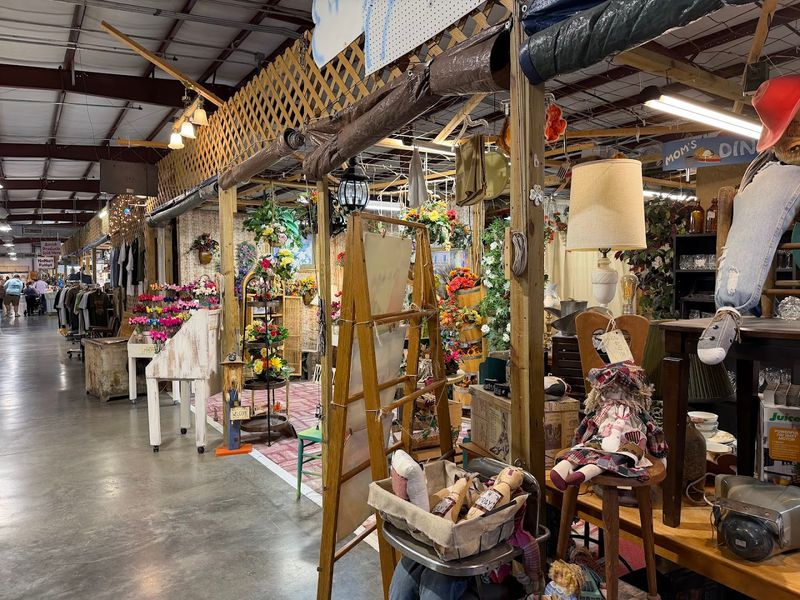 Antiques and Collectibles for Every Type of Enthusiast